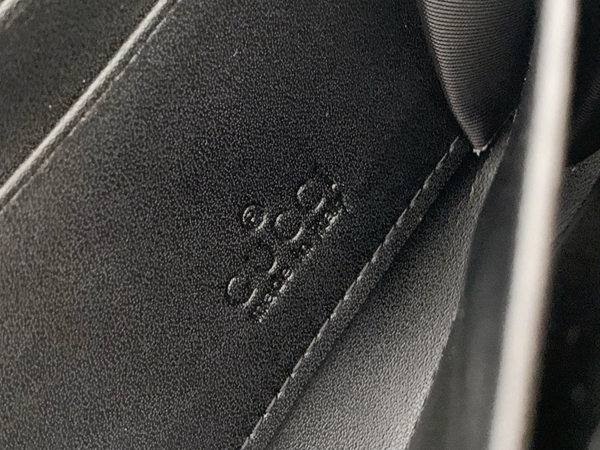 グッチ財布コピー着用イメージ